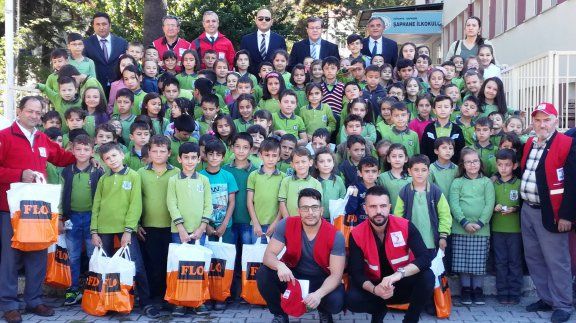 Türk Kızılayı ve FLO ´ dan Okularımıza Eğitim Yardımı